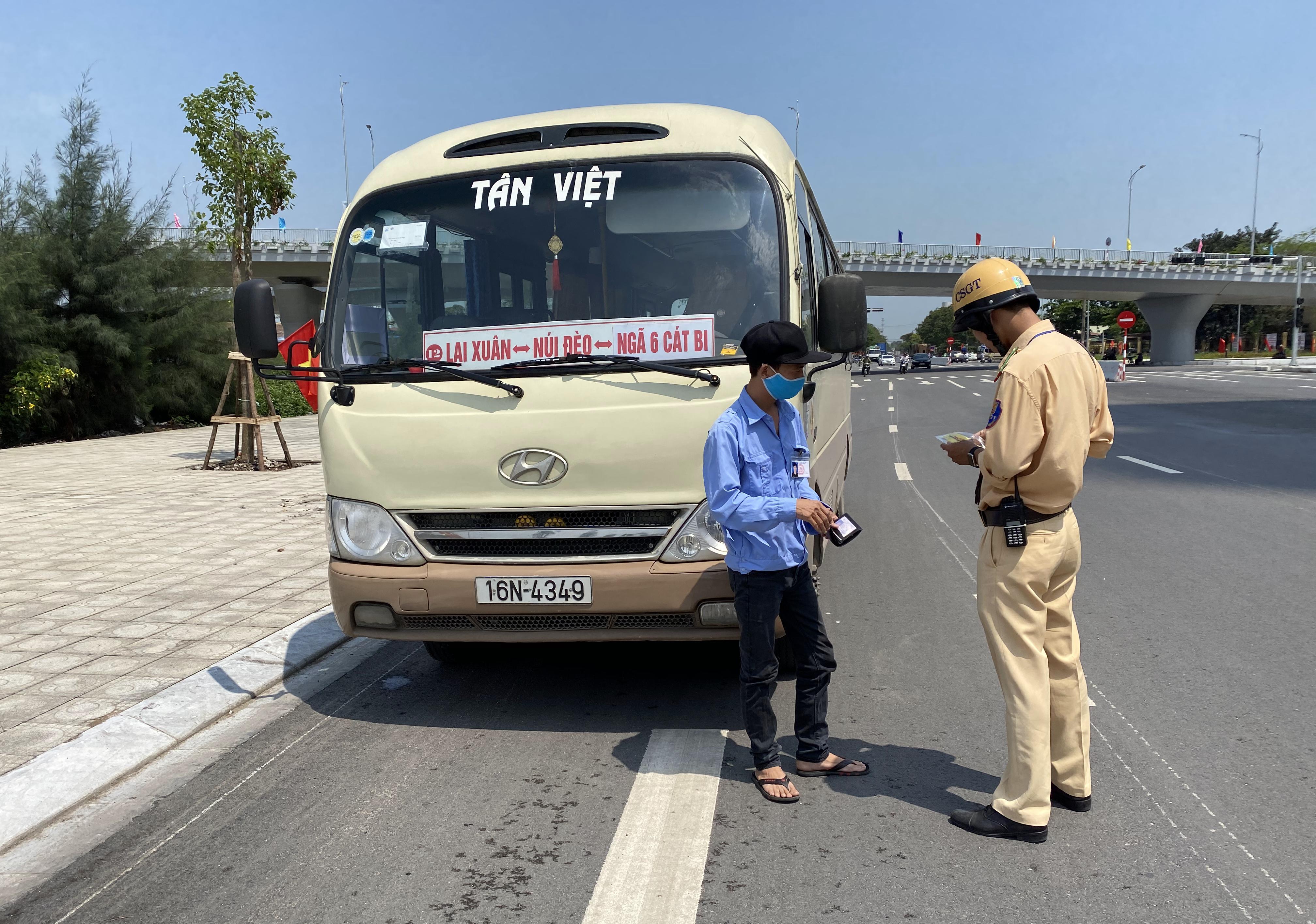 Đội CSGT số 3: Xử lý 25 xe khách, xe buýt vi phạm trật tự an toàn giao thông
